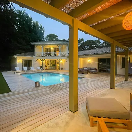 Contemporary With Heated Pool In Le Moulleau Nyaraló