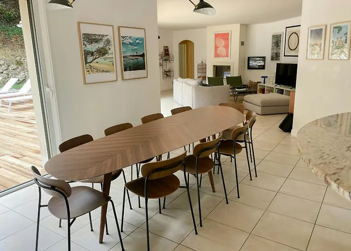 Contemporary With Heated Pool In Le Moulleau *