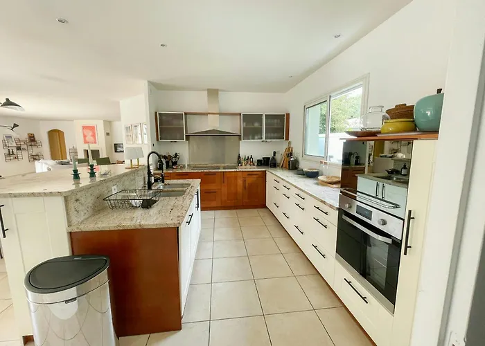 Contemporary With Heated Pool In Le Moulleau