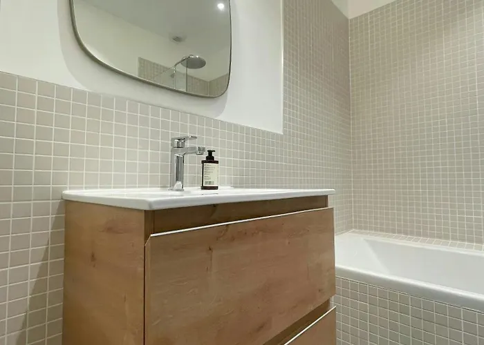 Contemporary With Heated Pool In Le Moulleau *